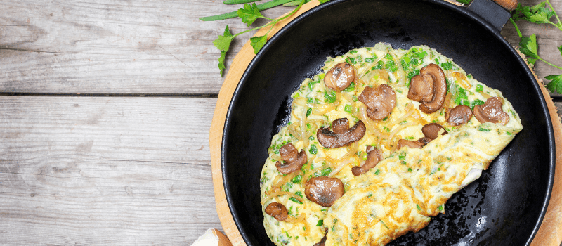 omelet met champignons en spinazie