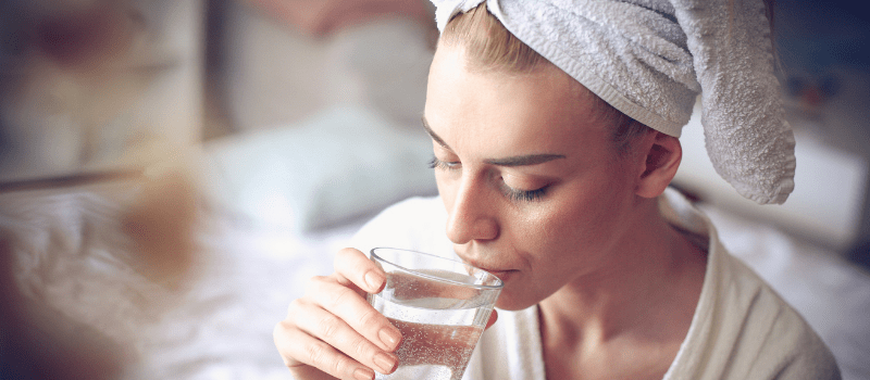 Drink bij je ontbijt water - dit is belangrijk voor je hydratatie en spijsvertering